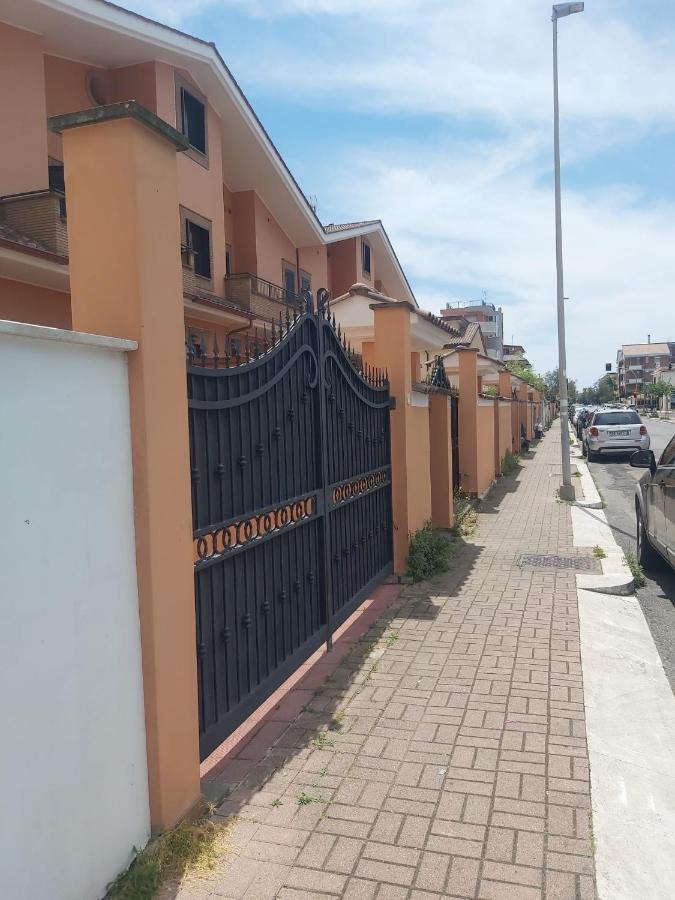 Casa Vacanza Indaco Fiumicino Exteriör bild