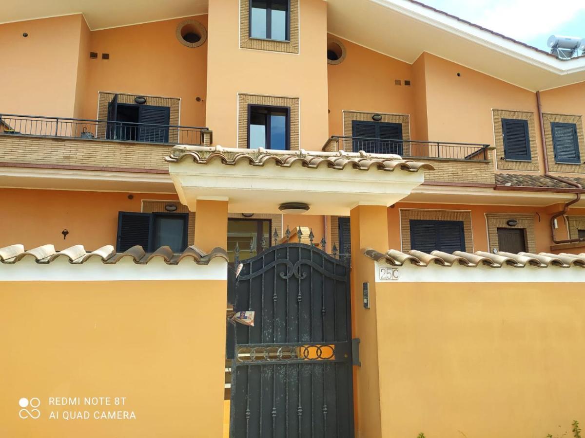 Casa Vacanza Indaco Fiumicino Exteriör bild
